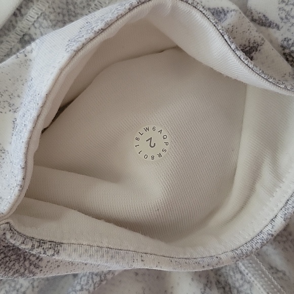 Lululemon cropped white snakeskin leggings - Picture 6 of 6